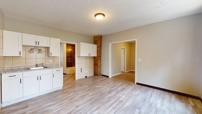 Photo - 7023 Clark Ave Unidad UP