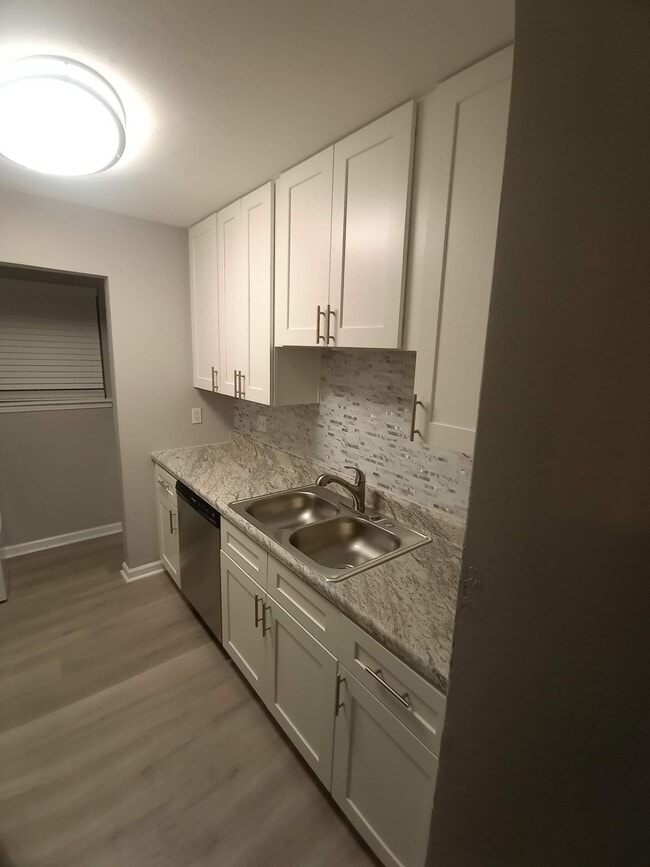 Building Photo - 1518 Willow Bend Way Unit B