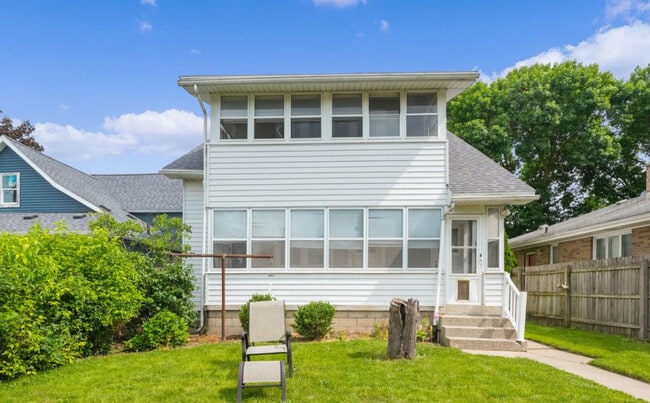 Photo - 1054 Hovey St SW