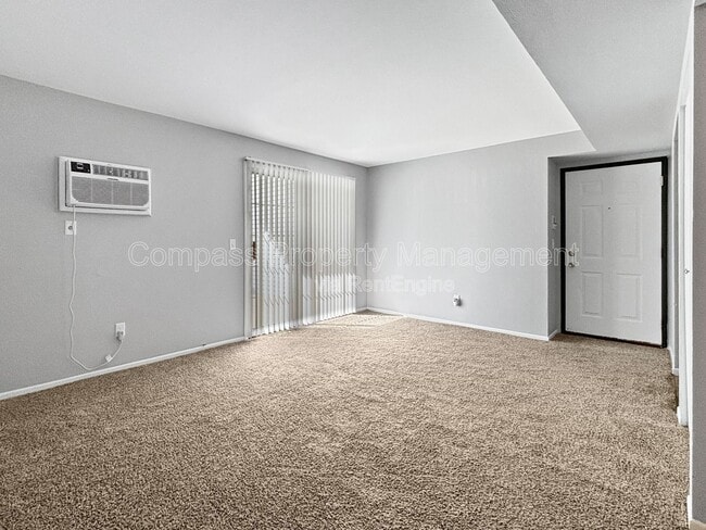 Building Photo - 1018 Abbey Ct Unit 3