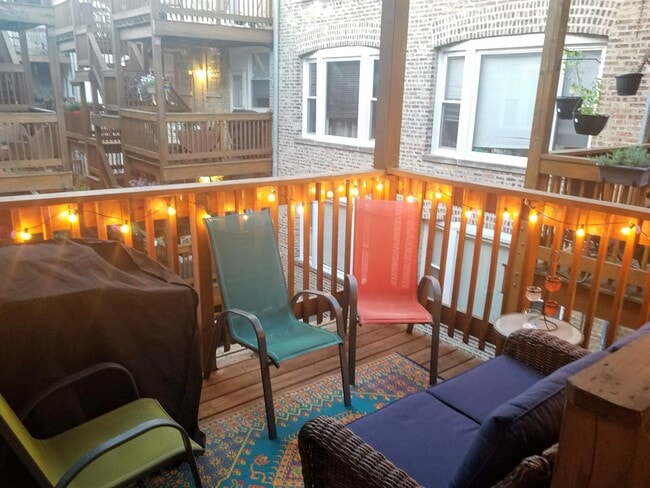 Patio - 7021 N Greenview Ave Unit 2N