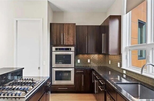 Photo - 1840 Coltman Rd