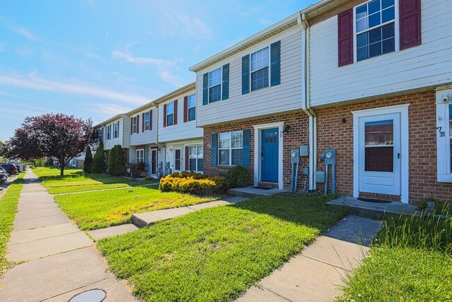 Photo - 70 Chelmsford Ct