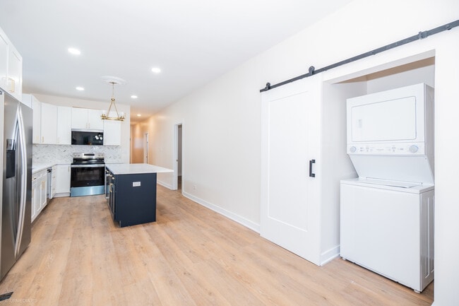 Photo - 1711 W Henderson St Unit 1