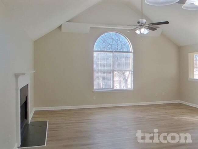 Photo - 868 Asbury Way