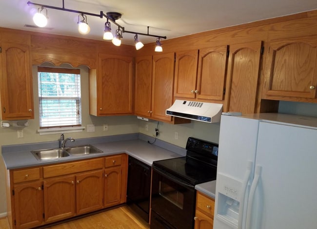 Photo - Briarwood Townhome close to NGIC and Hollymead Town Center!