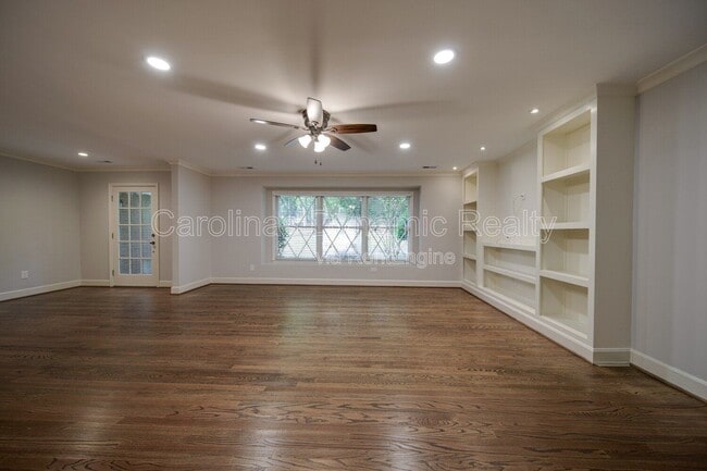 Photo - 6700 Castlegate Dr