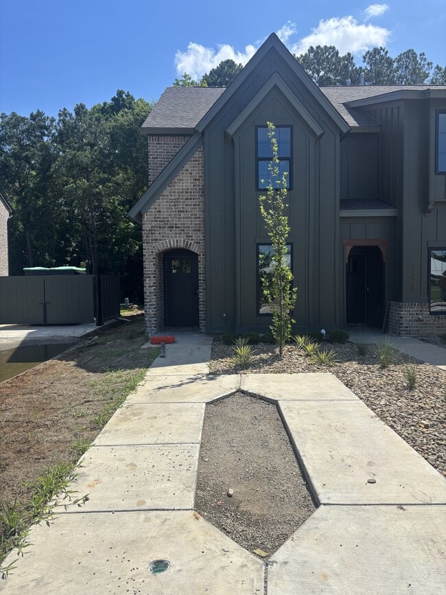Building Photo - 1326 Twelve Oaks Ln