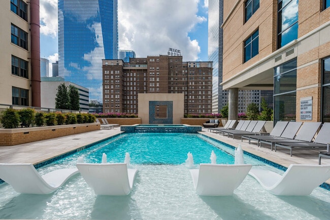 Terraza de la piscina - Aris Market Square