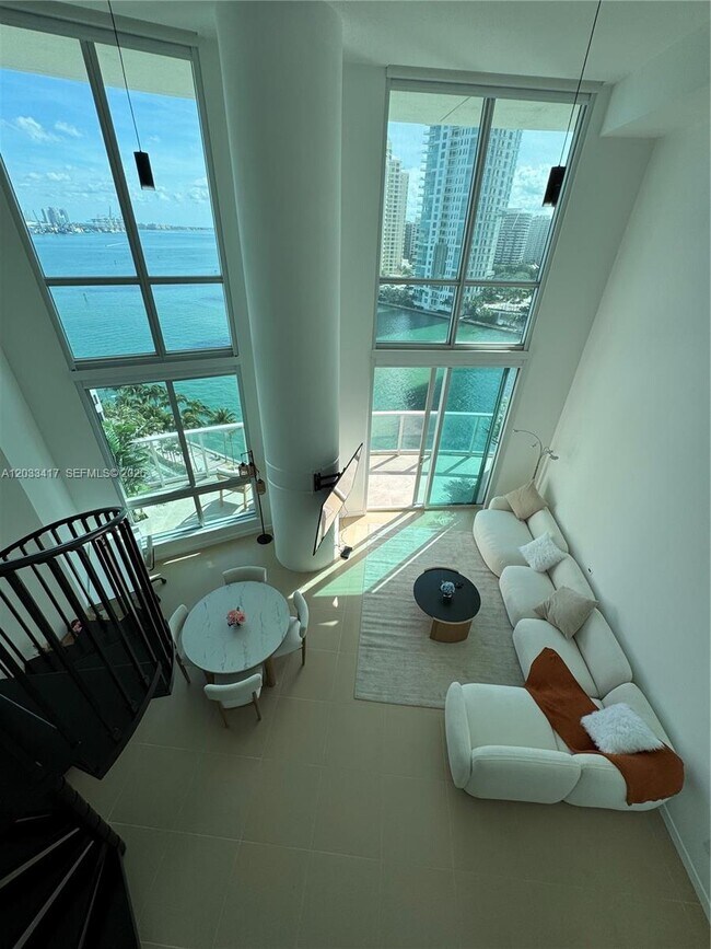 Building Photo - 300 S Biscayne Blvd Unit L-1218