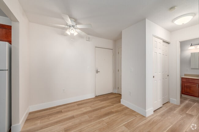 1BR, 1BA - 600SF - Dining Room