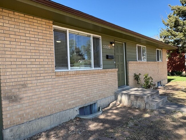 Photo - Bright & Spacious 5 Bedroom, 2 Bath Home