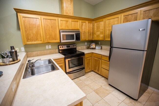 Photo - REDWOOD HILLS CONDOS