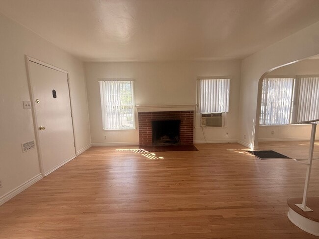 Photo - 2 Bedroom 1.75 Bathroom in Riverside