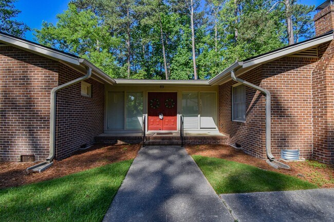 Photo - Available Now! 3 Bedroom 2 Bathroom Home- ...