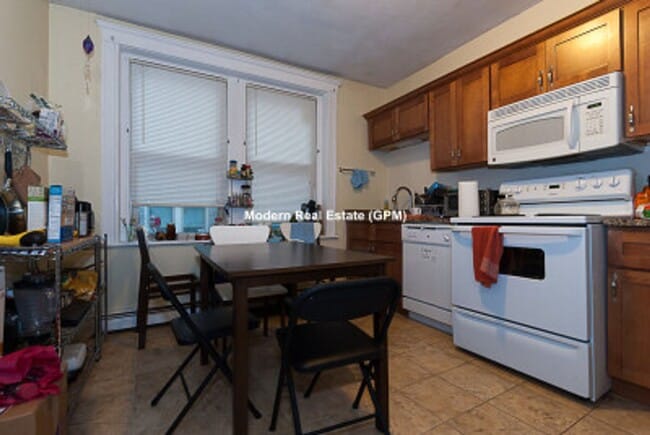 Building Photo - *Must-see 2BR Near Reservoir - HEAT & HOT WATER INCLUDED*