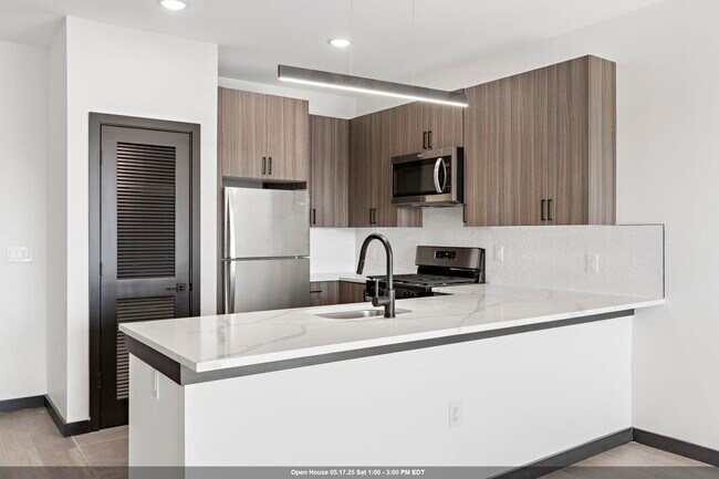 Photo - 132 Mallory Ave Unidad 209 Rental