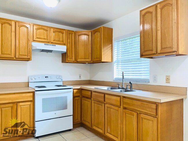 Photo - 1965 Nelson Ave