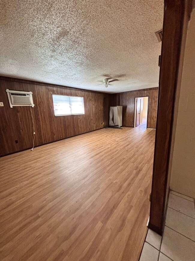 Photo - 3725 E 38th Ave