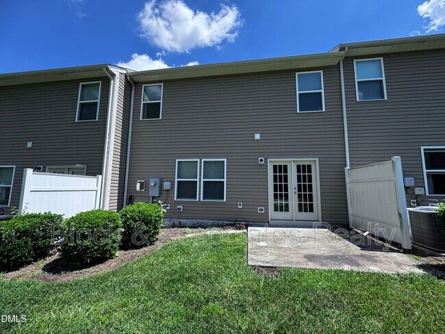 Photo - 210 Hamlet Pl