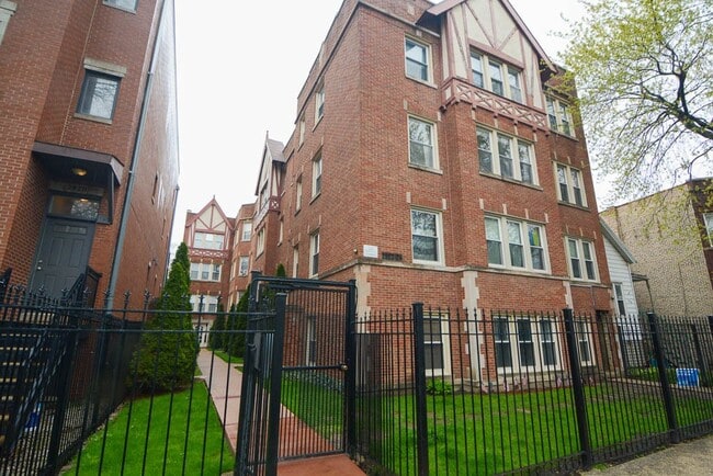 Photo - 2922 N Sacramento Ave Unit 2