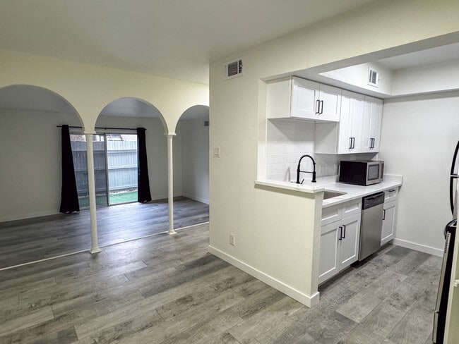 Building Photo - 170 De Chantle Rd Rental