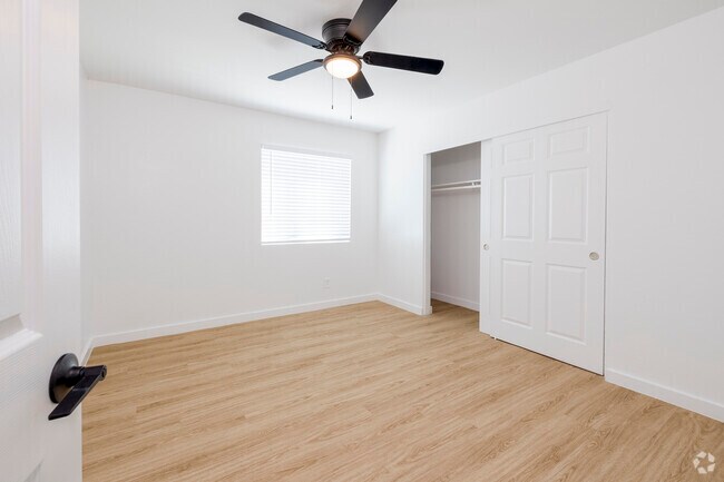 2BR, 1BA - 700SF - Main Bedroom