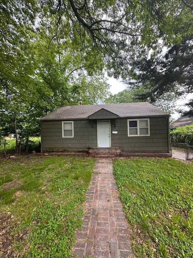 Building Photo - 3bedrooms 1 full bathroom. Rental