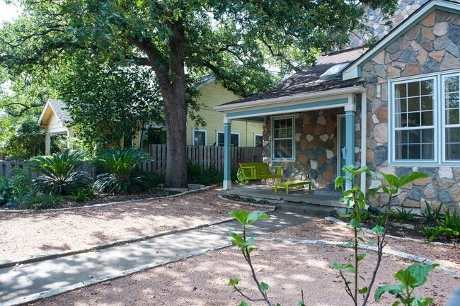 Photo - 707 W 35th St