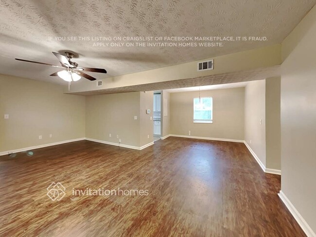 Photo - 940 Woodbridge Dr NE