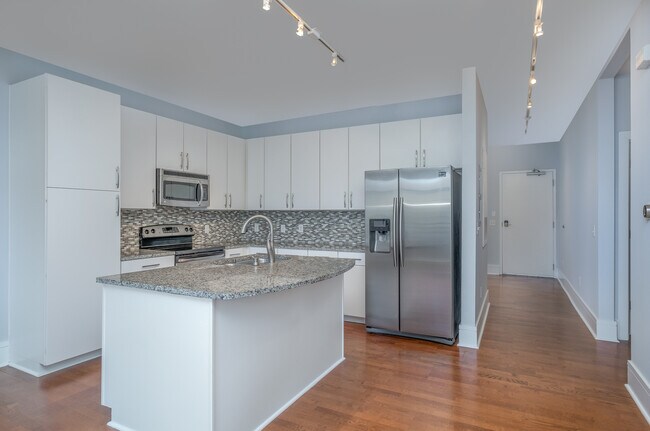 Kitchen and dining area - 1600 Fulton Ave Unit Fulton202
