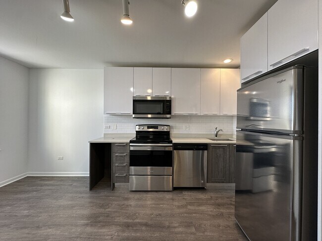 Photo - 940 W Winona St Unit 018