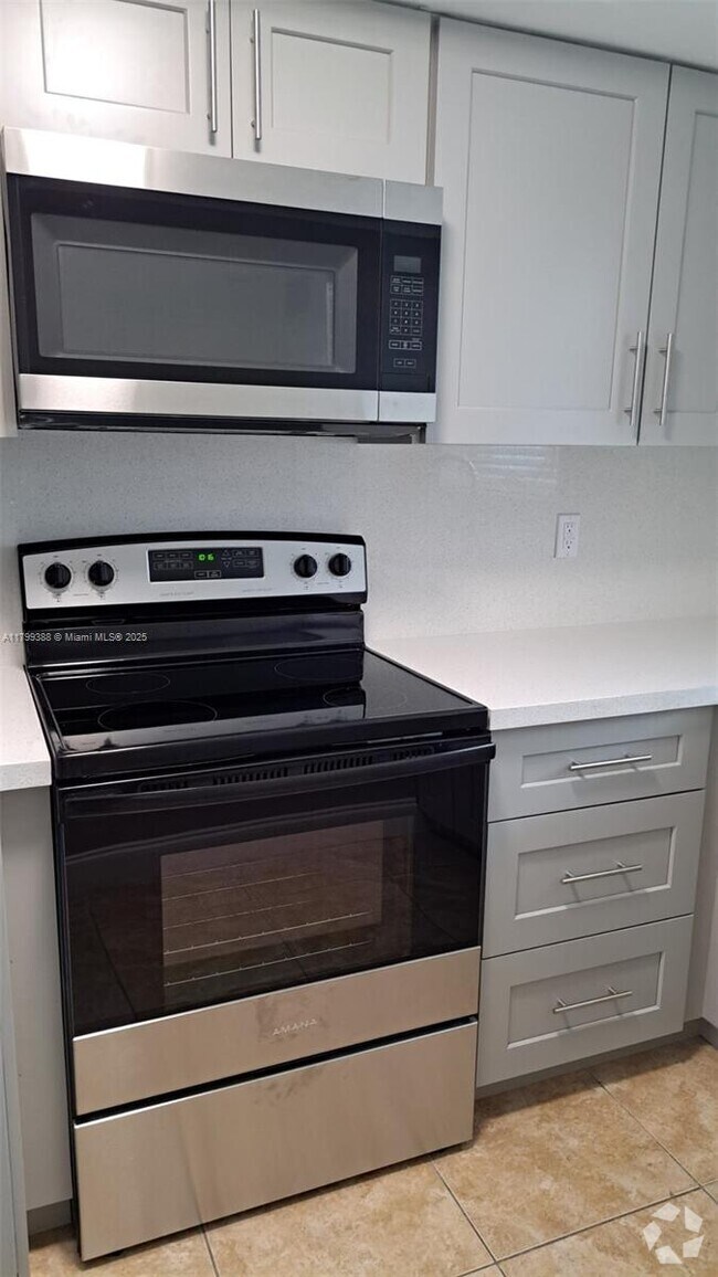 Building Photo - 9371 Fontainebleau Blvd Unit I214 Rental