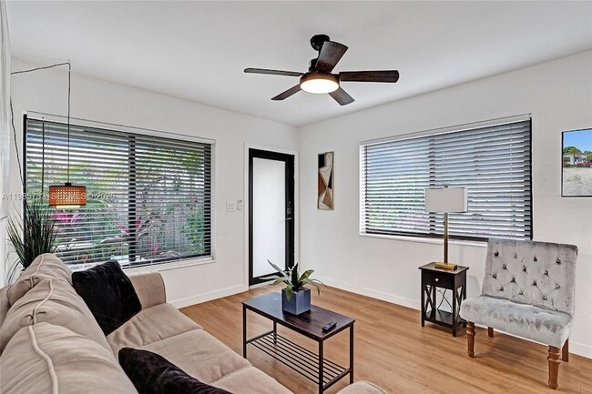 Photo - 754 NE 40th St Unidad A