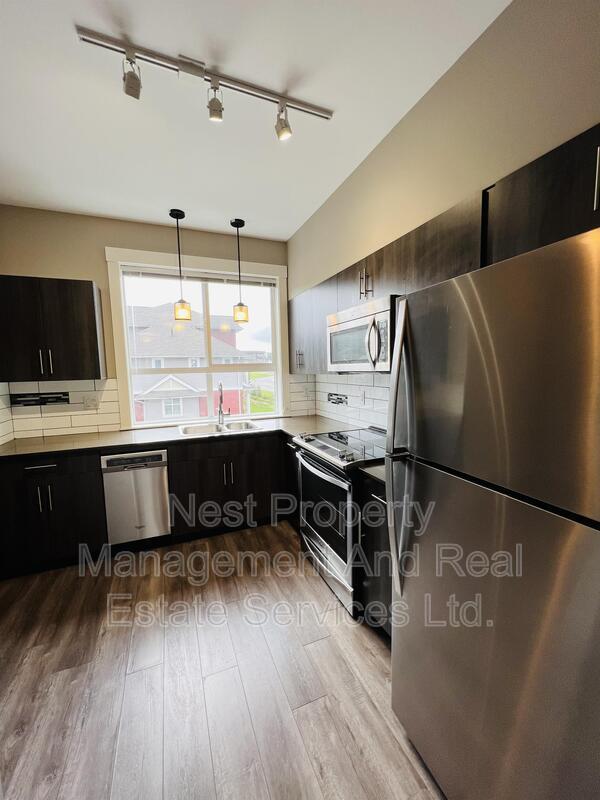 Photo - 110-110 Baxter Ave
