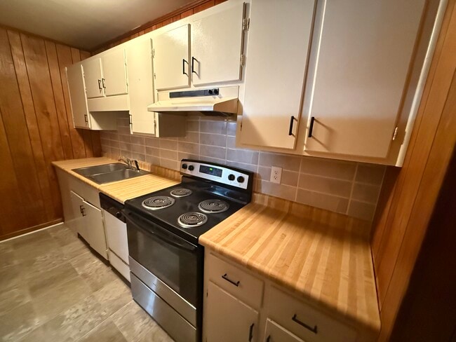 Photo - 586 Franklin St