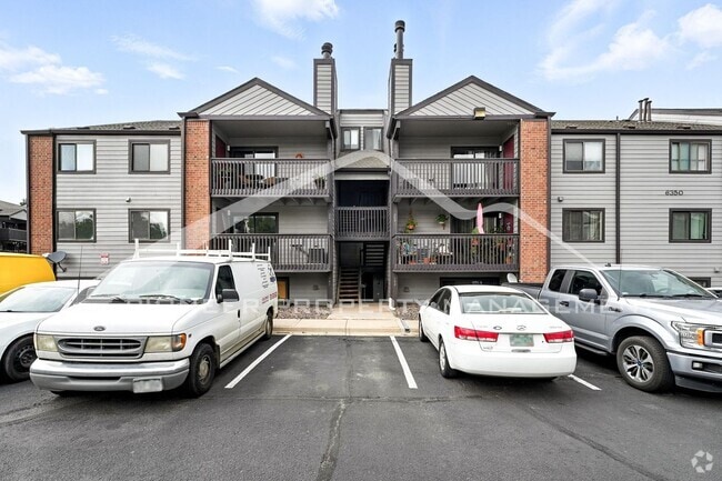 Building Photo - Spacious Condo with Washer/Dryer and Centr... Unit 302