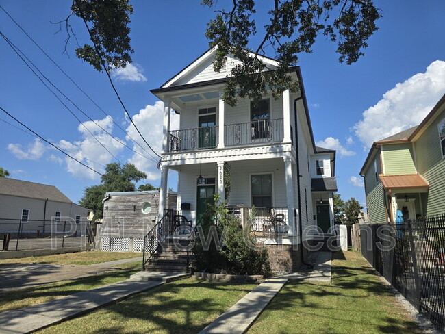 Photo - 2625 Banks St