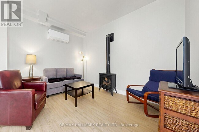 Photo - 856 Millwood Rd