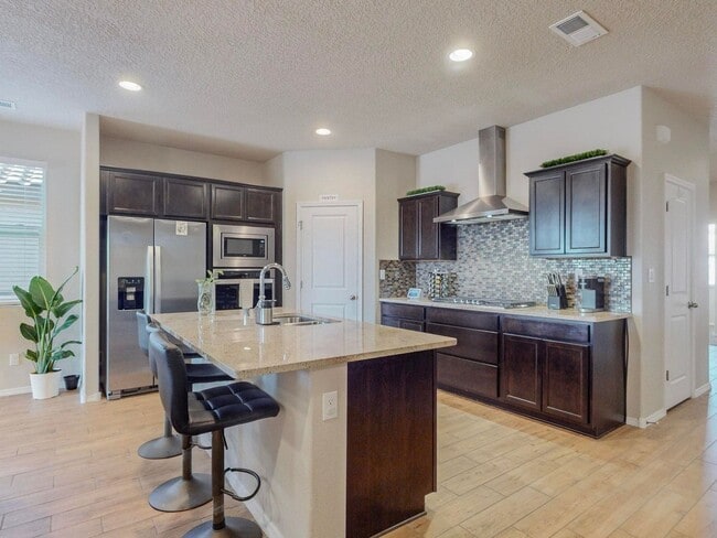 Photo - 2023 Silver Dollar St SE