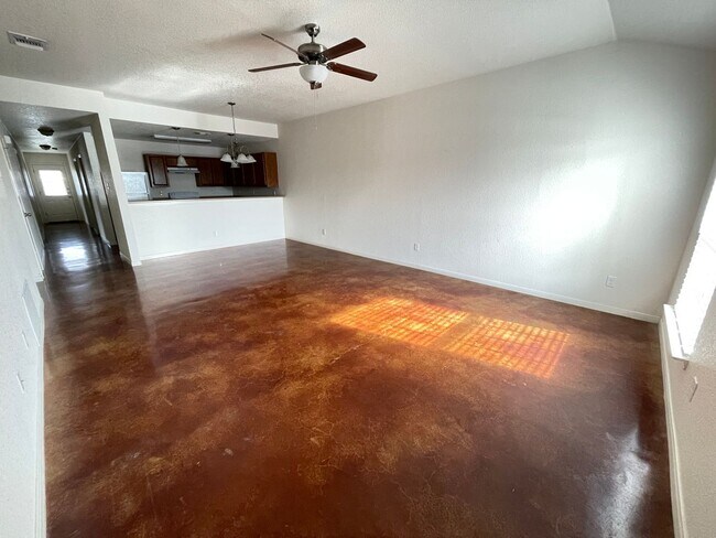 Photo - 3800 John Chisholm Loop Unidad A