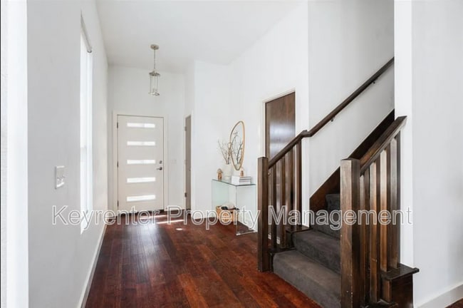 Photo - 727 NE 5th St