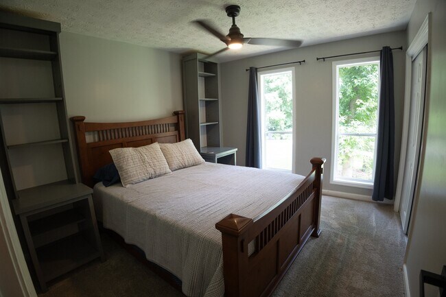 Photo - 744 Starmist Ct NE