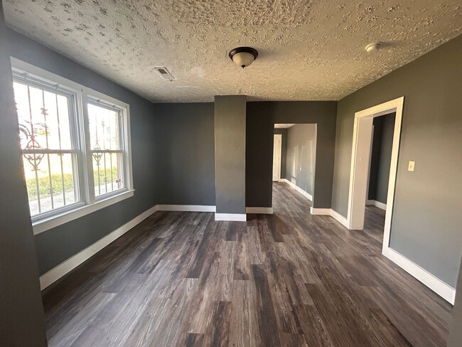 Photo - 5 bedroom in missionary ridge! Section 8 a...