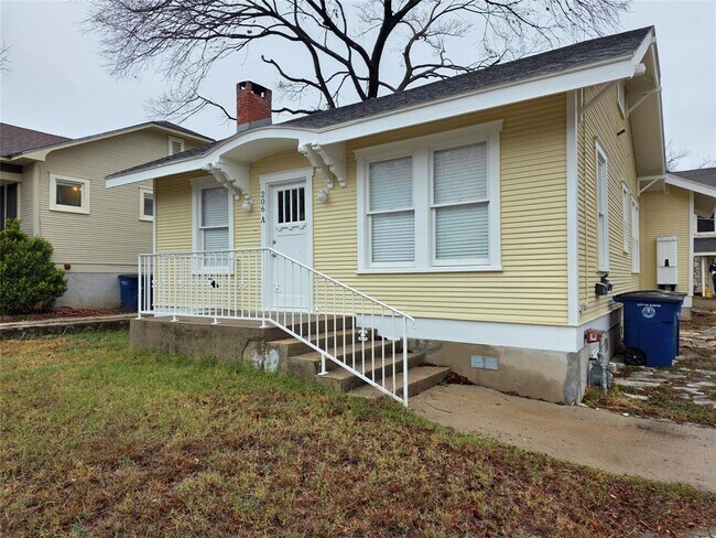 Photo - 206 E 34th St