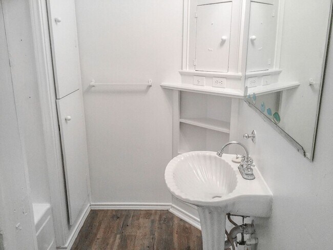 Photo - 1 bed 1 bath Close to Texas Tech Pre-Leasing