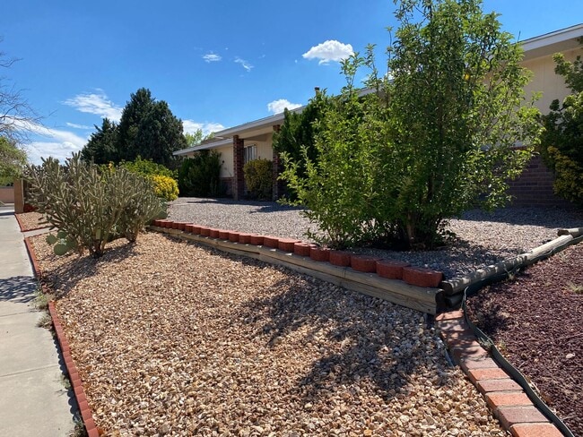 Photo - Cozy 3 bedroom 2 bathroom Home Located in ...