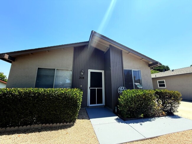 Building Photo - 55+ Beautiful Two Bed Community In Oceanside! Rental