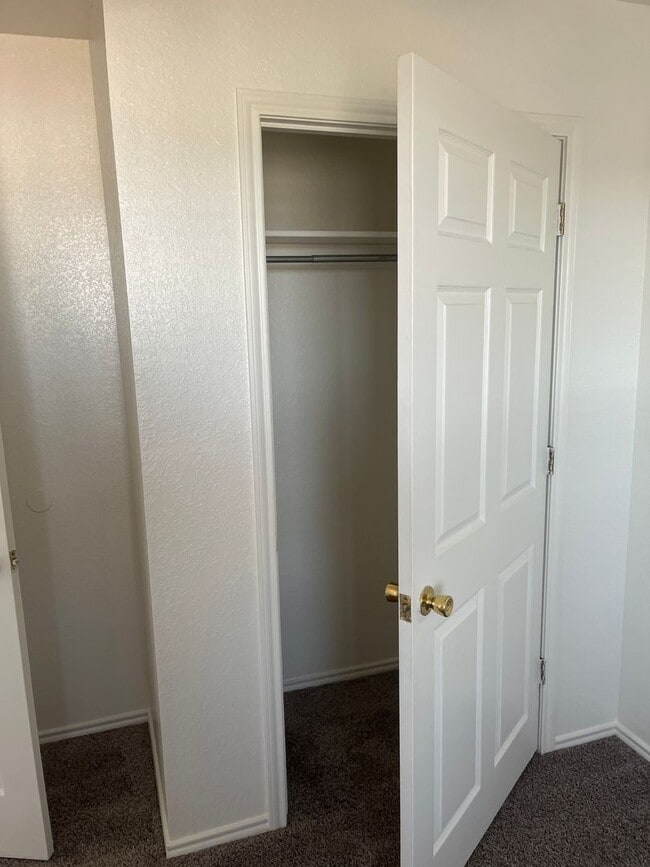 Photo - 3114 Oak Ln Unidad E