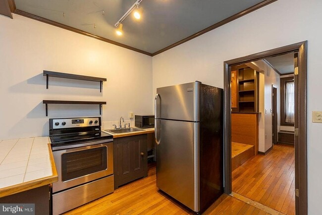 Building Photo - 105 N Loudoun St Unit 3
